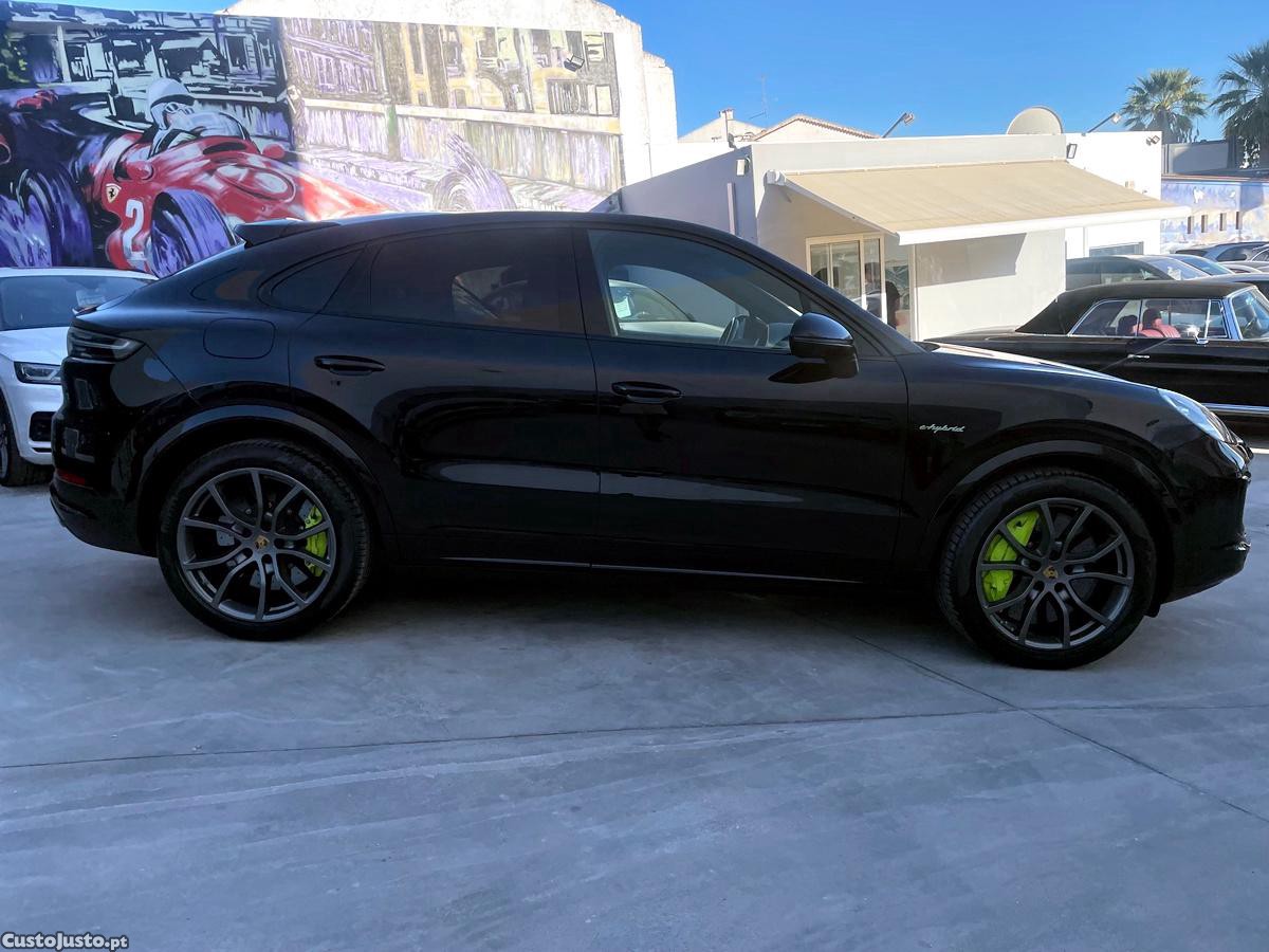 Porsche Cayenne Turbo  S  E-Hybrid Coupé - 21 — photo 2