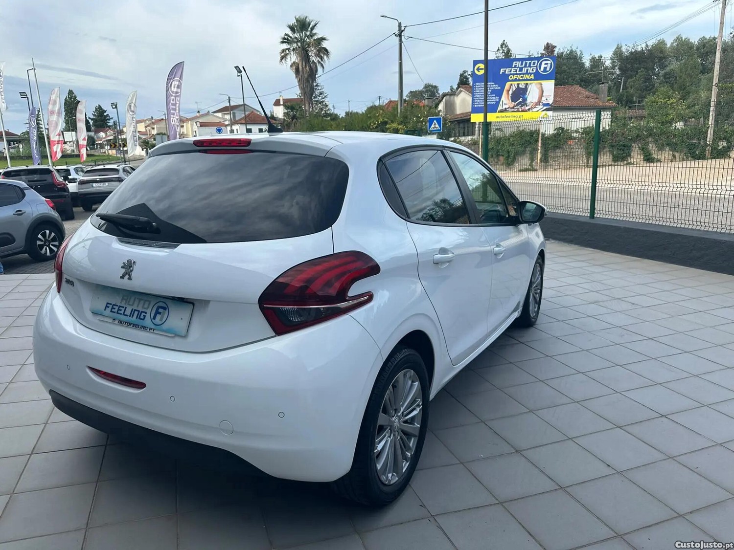 Peugeot 208 1.5 BlueHDi Signature - 19 — photo 4