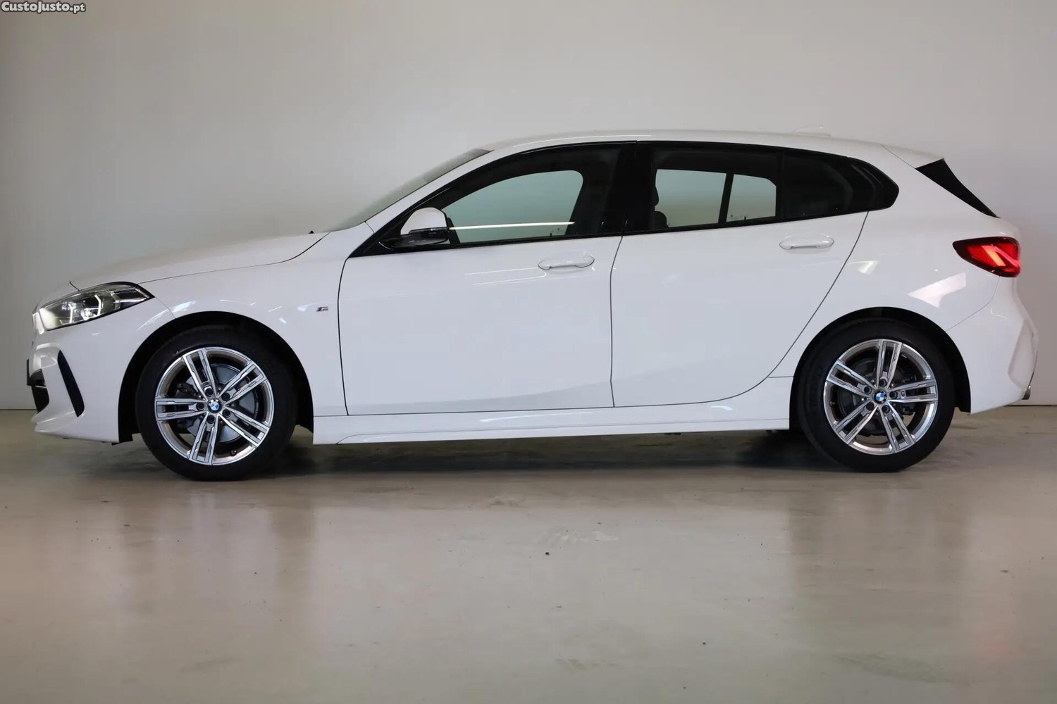 BMW 116 d Pack Desportivo M - 22 — photo 4