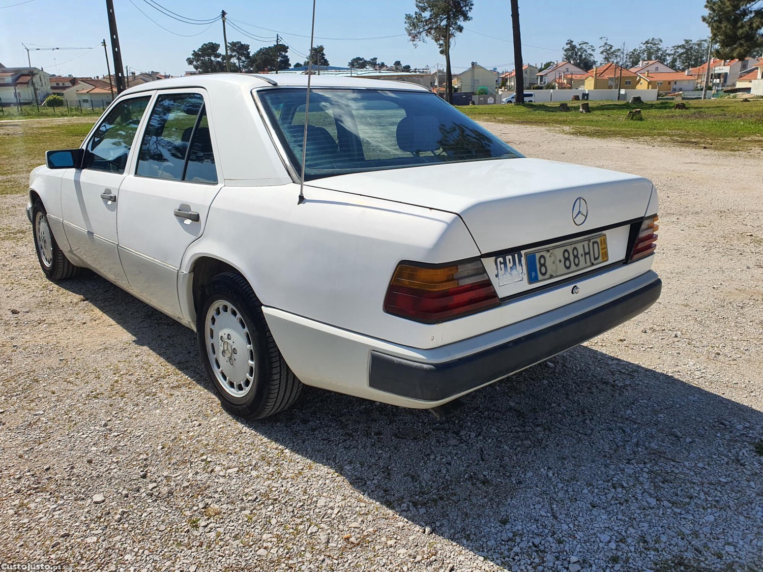 Mercedes-Benz 300 E — fotografia 10