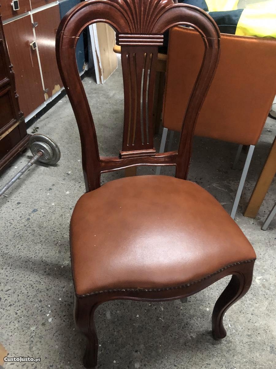 Cadeira de madeira de mogno