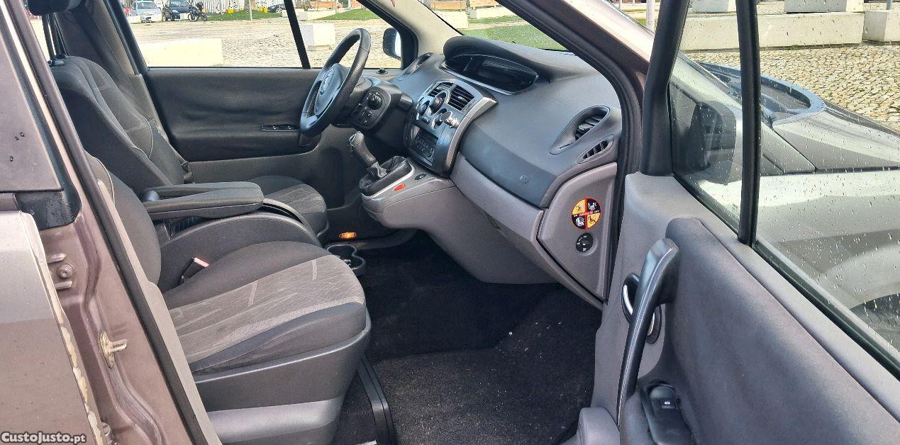 Renault Scénic 1.5 DCI — fotografia 4
