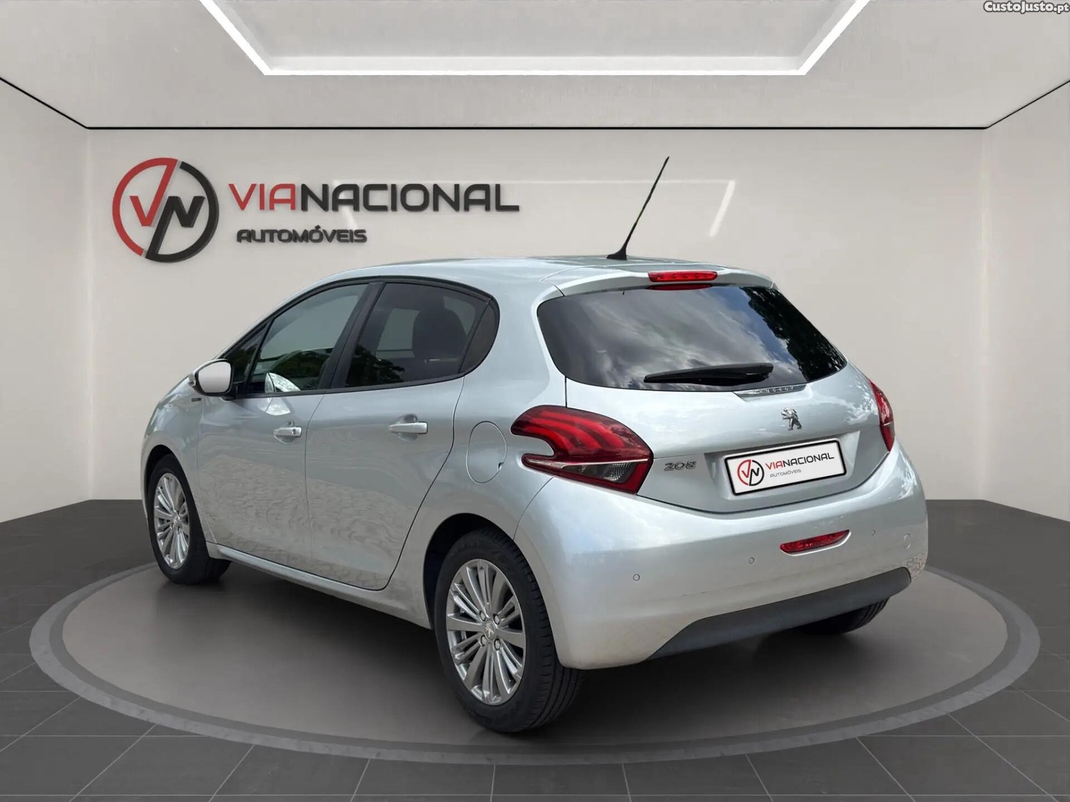 Peugeot 208 1.2 PureTech Signature — photo 5
