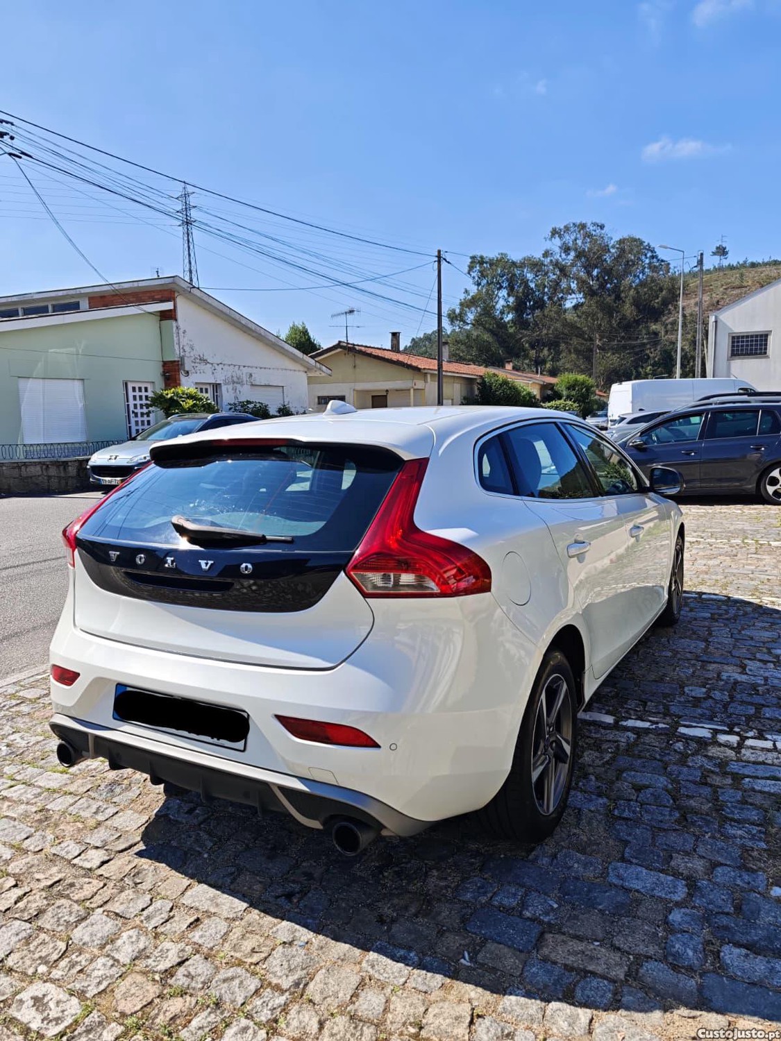 Volvo V40 D2 2.0 R-Design — photo 2