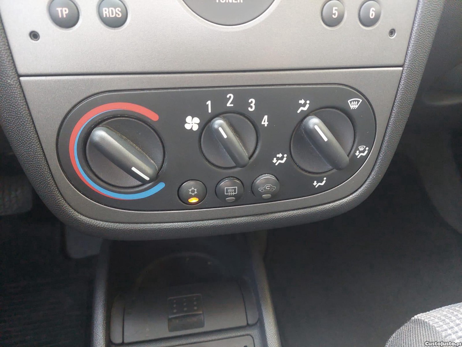 Opel Corsa 1.2 Enjoy Easytronic 5p - 04 — photo 4