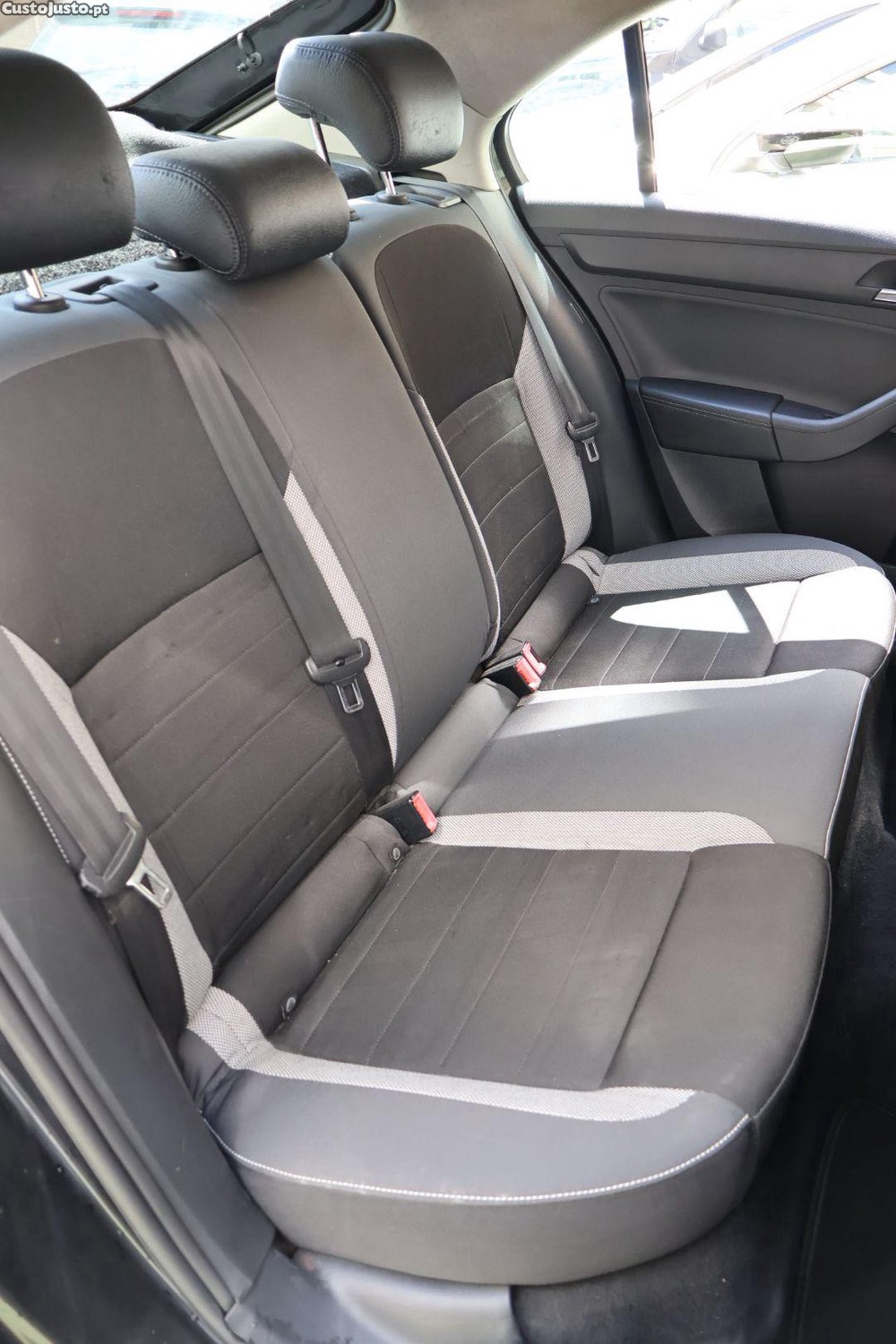 Skoda Rapid 1.6 Tdi — fotografia 15