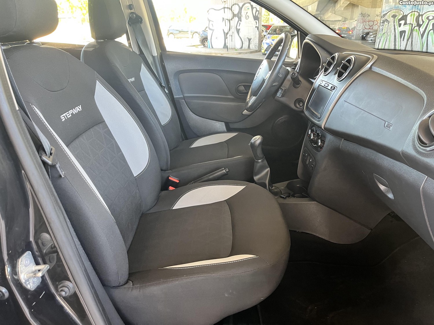Dacia Sandero 0,9 Tce Stepway — fotografia 3