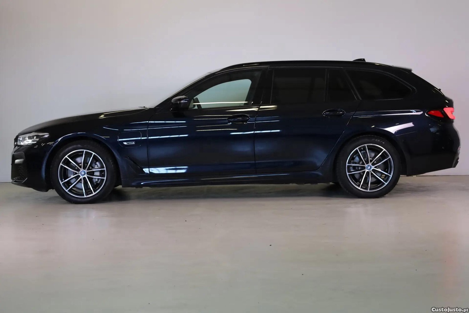 BMW 530 e Pack Desportivo M - 23 — photo 3