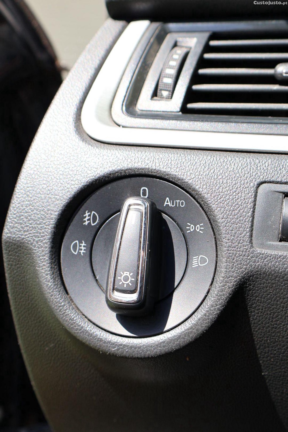 Skoda Rapid 1.6 Tdi — fotografia 12