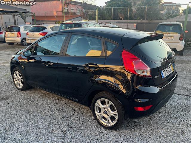 Ford Fiesta 1.5 TDCI — fotografia 11