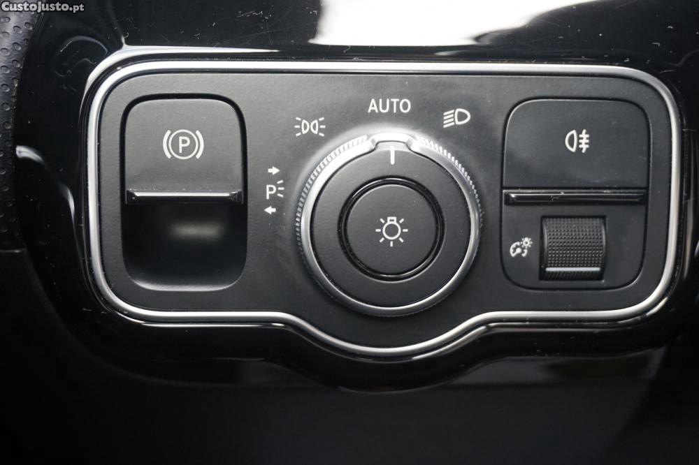 Mercedes-Benz A 180 d AMG Line Aut. — fotografia 14