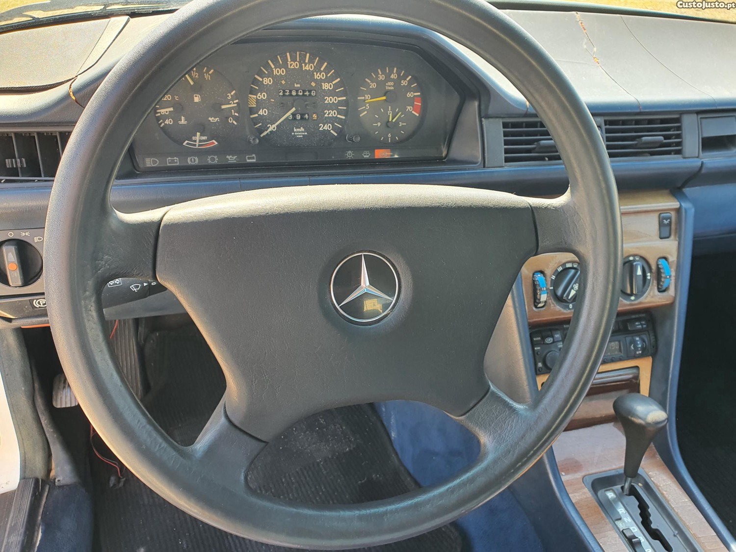 Mercedes-Benz 300 E — fotografia 6