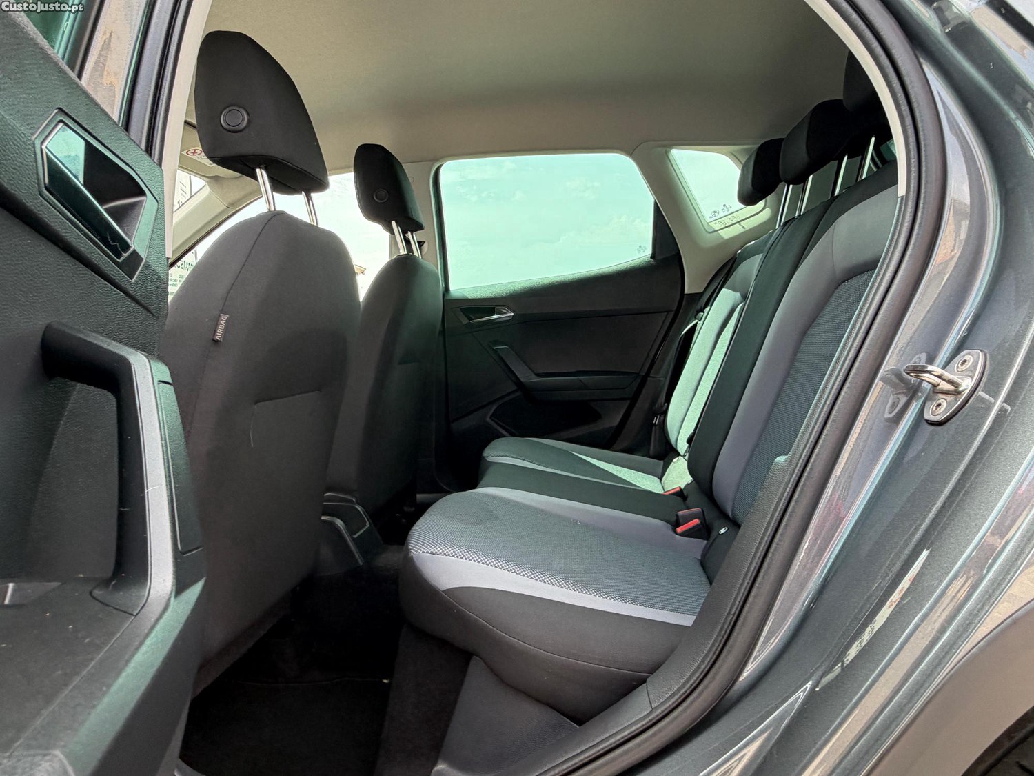 SEAT Arona 1.6TDI Atyle 95cv — fotografia 2