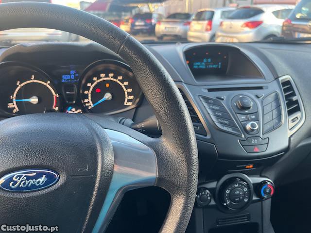 Ford Fiesta 1.5 TDCI — fotografia 7