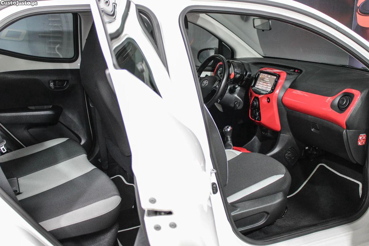 Toyota Aygo 1.0 X-Play+AC+X-Touch — fotografia 12