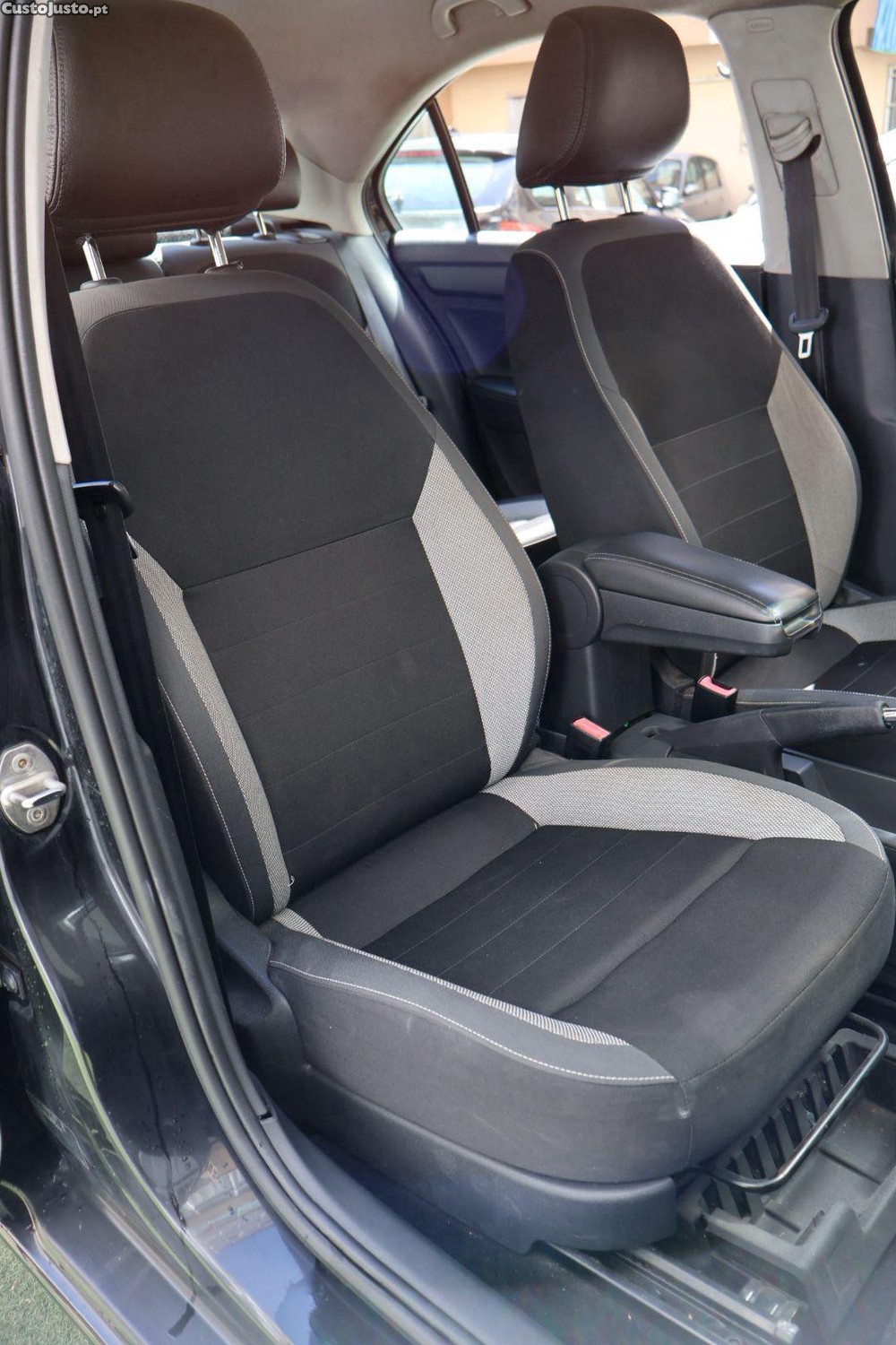Skoda Rapid 1.6 Tdi — fotografia 5
