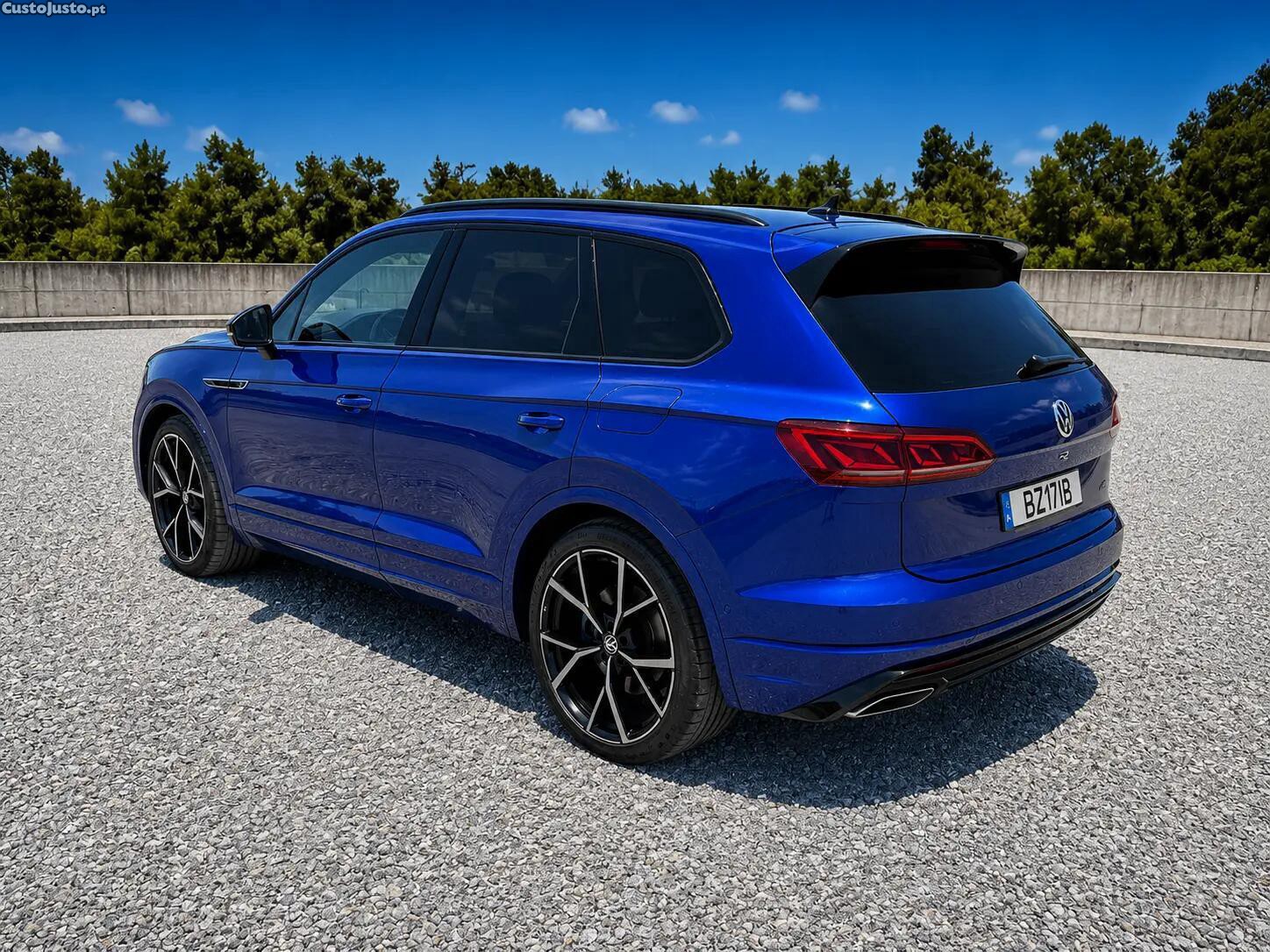 VW Touareg 3.0 TSI e-Hybrid R - 20 — photo 3