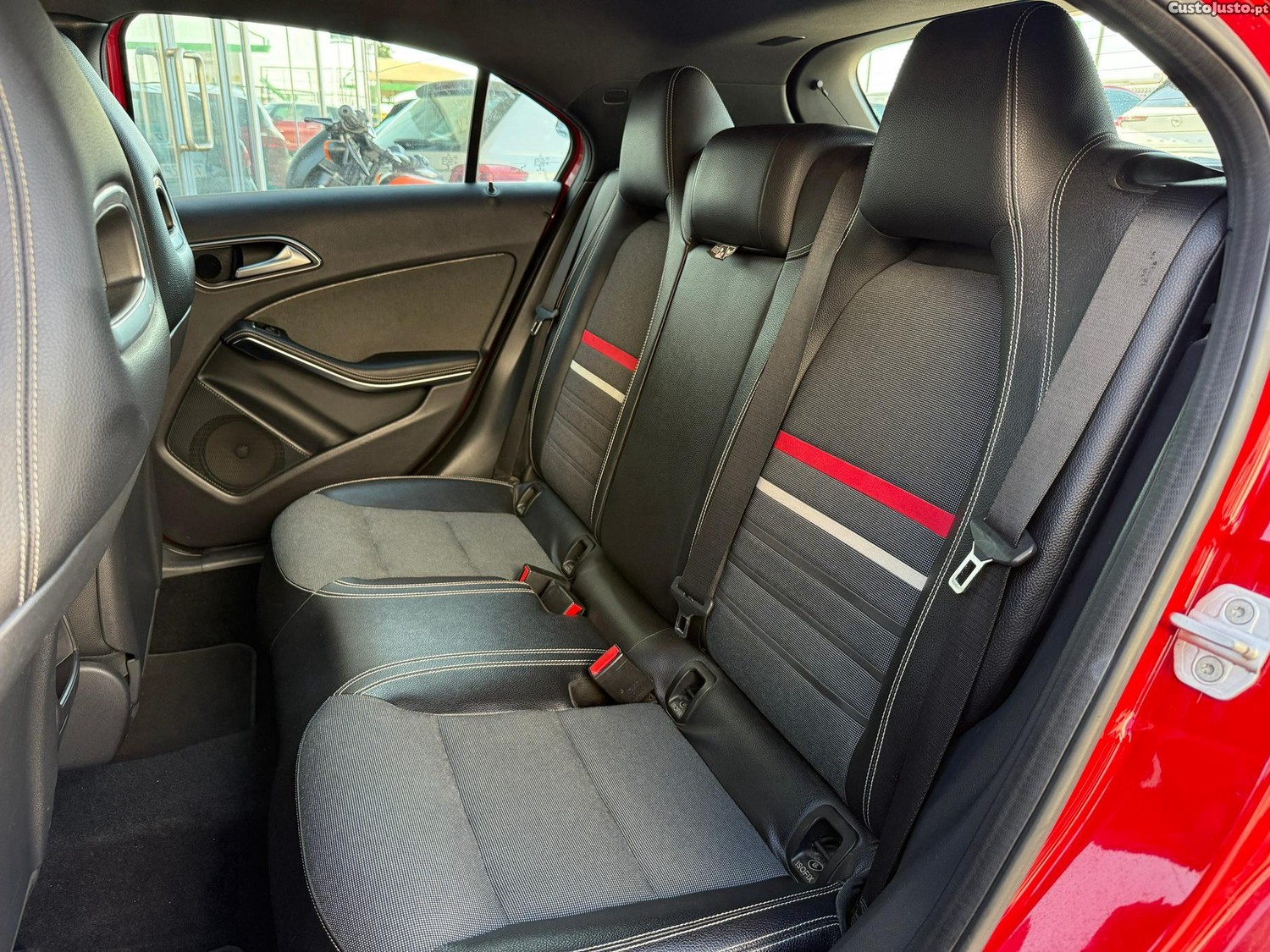 Mercedes-Benz A 180 CDi BlueEfficiency Urban — fotografia 11