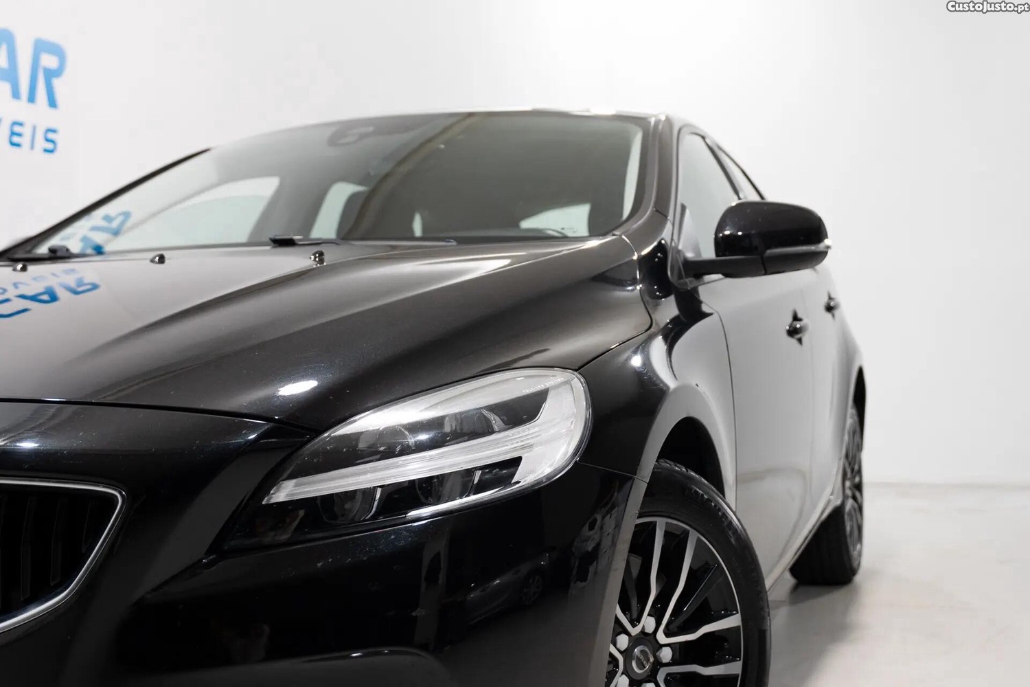 Volvo V40 2.0 D2 Momentum Geartronic — photo 4