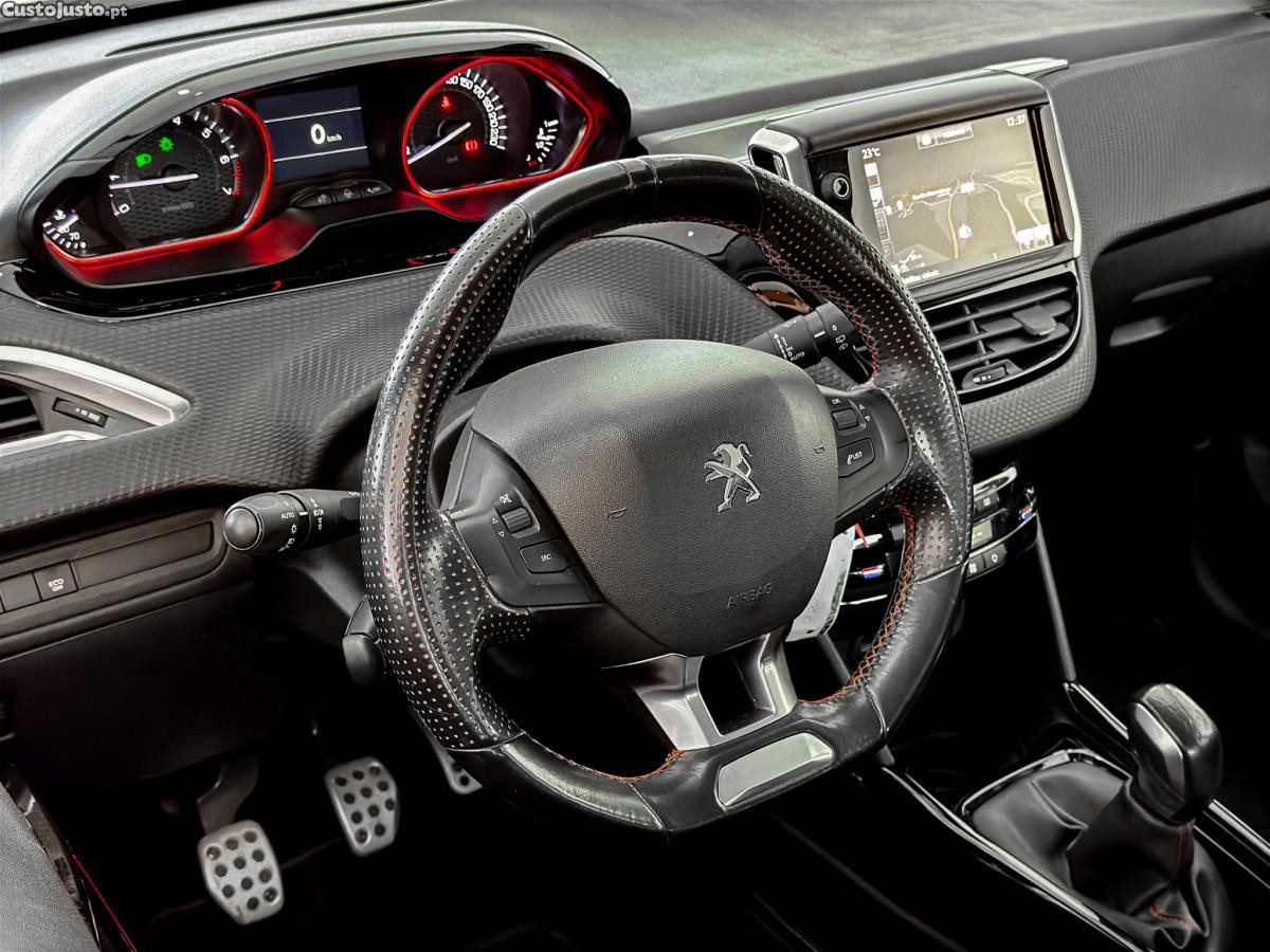 Peugeot 2008 1.2 PureTech GT Line — photo 5