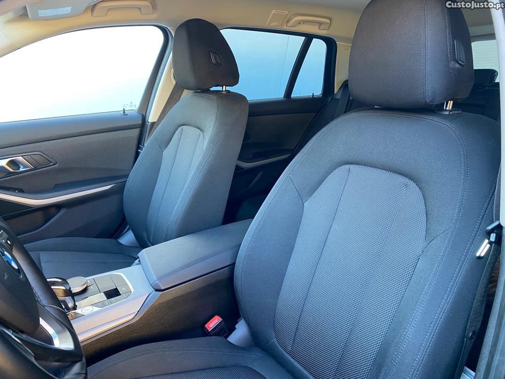 BMW 318 d Touring Auto — fotografia 13