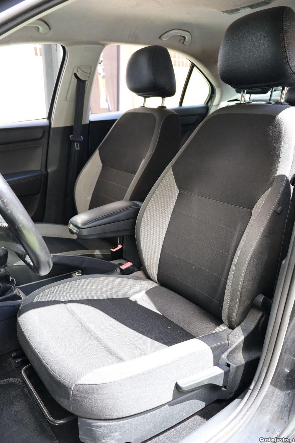 Skoda Rapid 1.6 Tdi — fotografia 2
