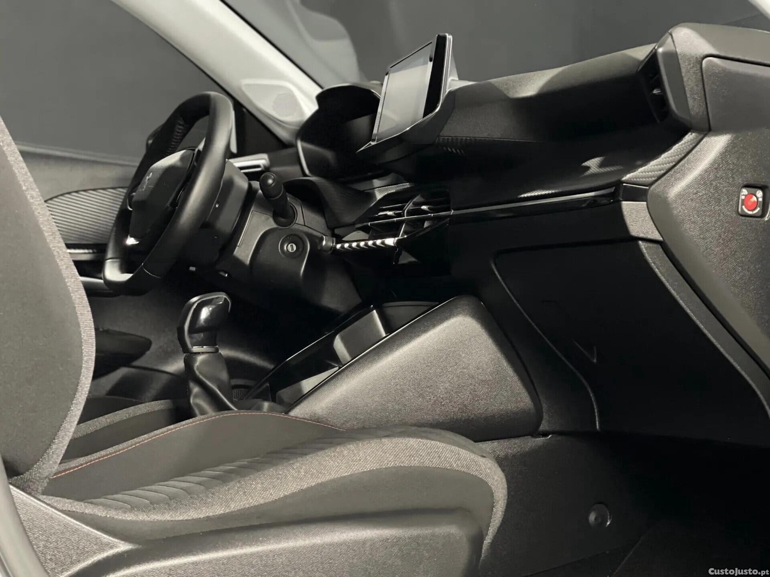 Peugeot 208 1.2 ACTIVE - 21 — photo 4