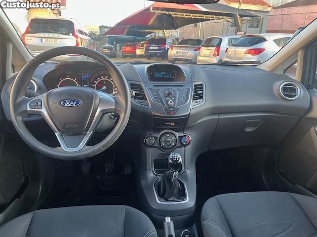 Ford Fiesta 1.5 TDCI — fotografia 4