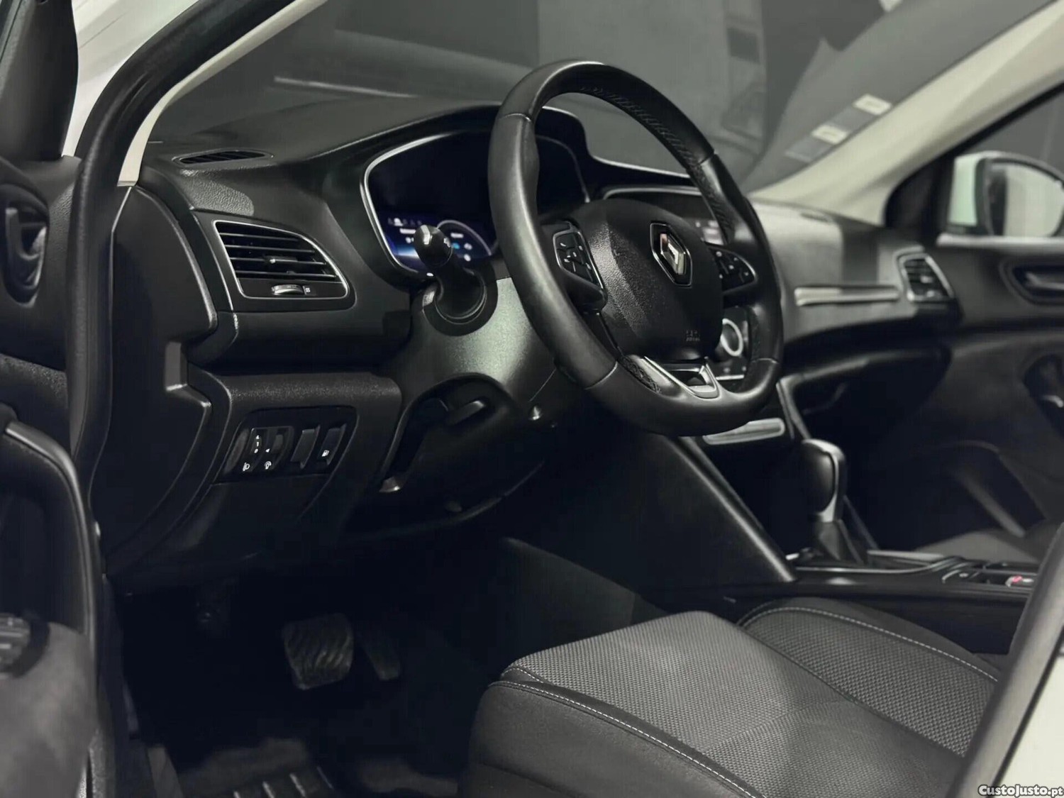 Renault Mégane E-TECH PLUG-IN HYBRID - 22 — photo 2