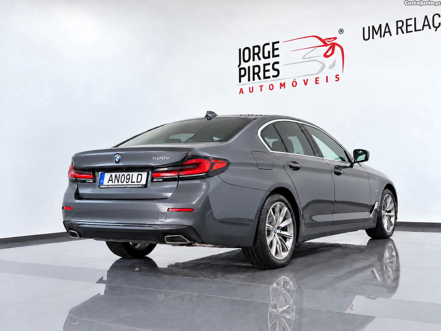 BMW 520 E LINE LUXURY AUTO 204 CV - NACIONAL - 55028 KM - 22 — photo 5