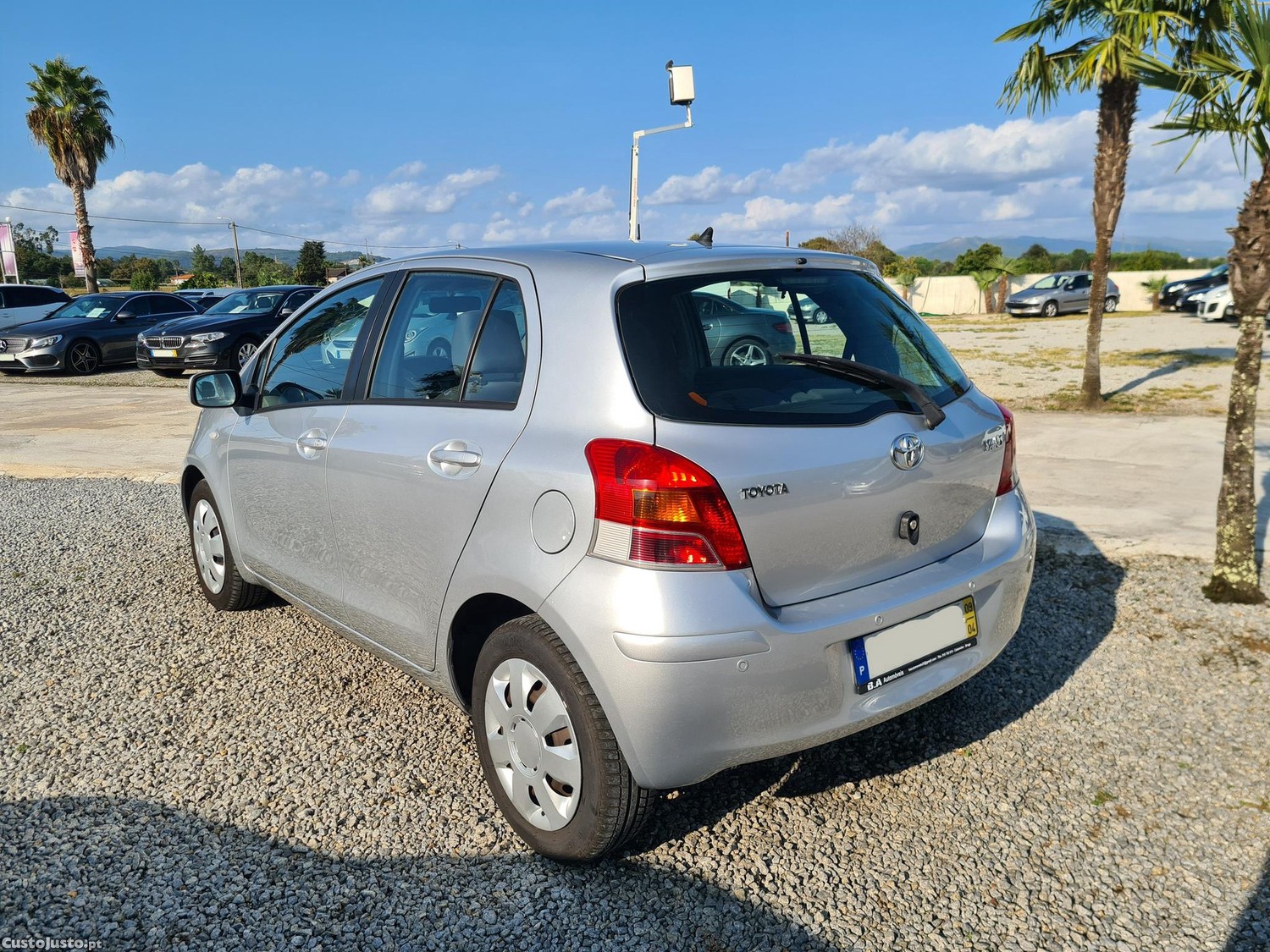 Toyota Yaris 1.33 VVT-i 101cv — fotografia 11