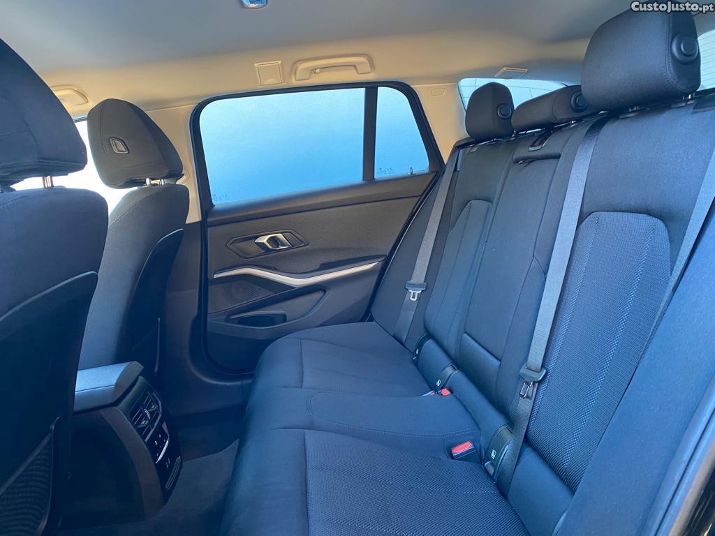 BMW 318 d Touring Auto — fotografia 12