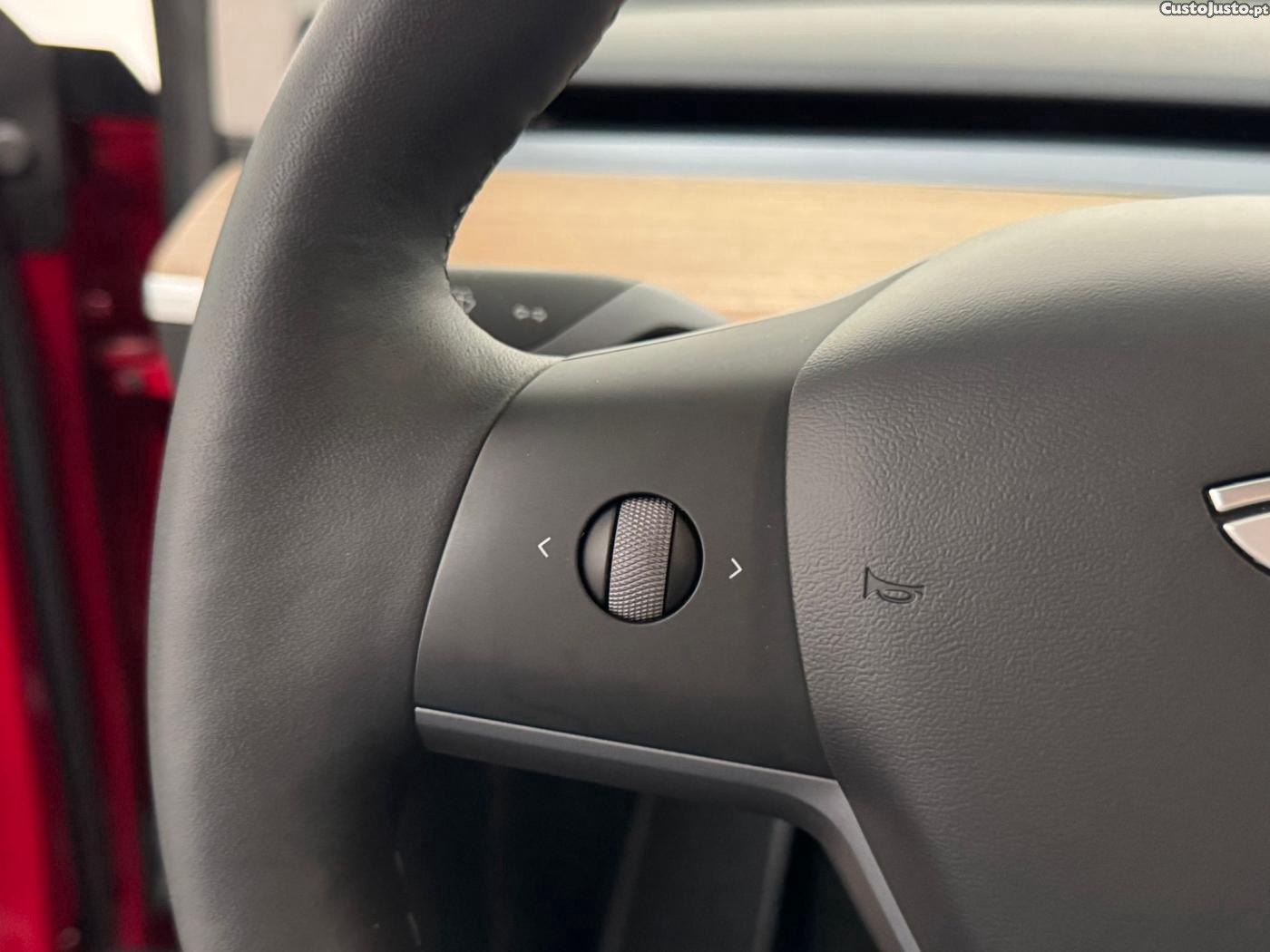 Tesla Model Y Long Range Tração — fotografia 8