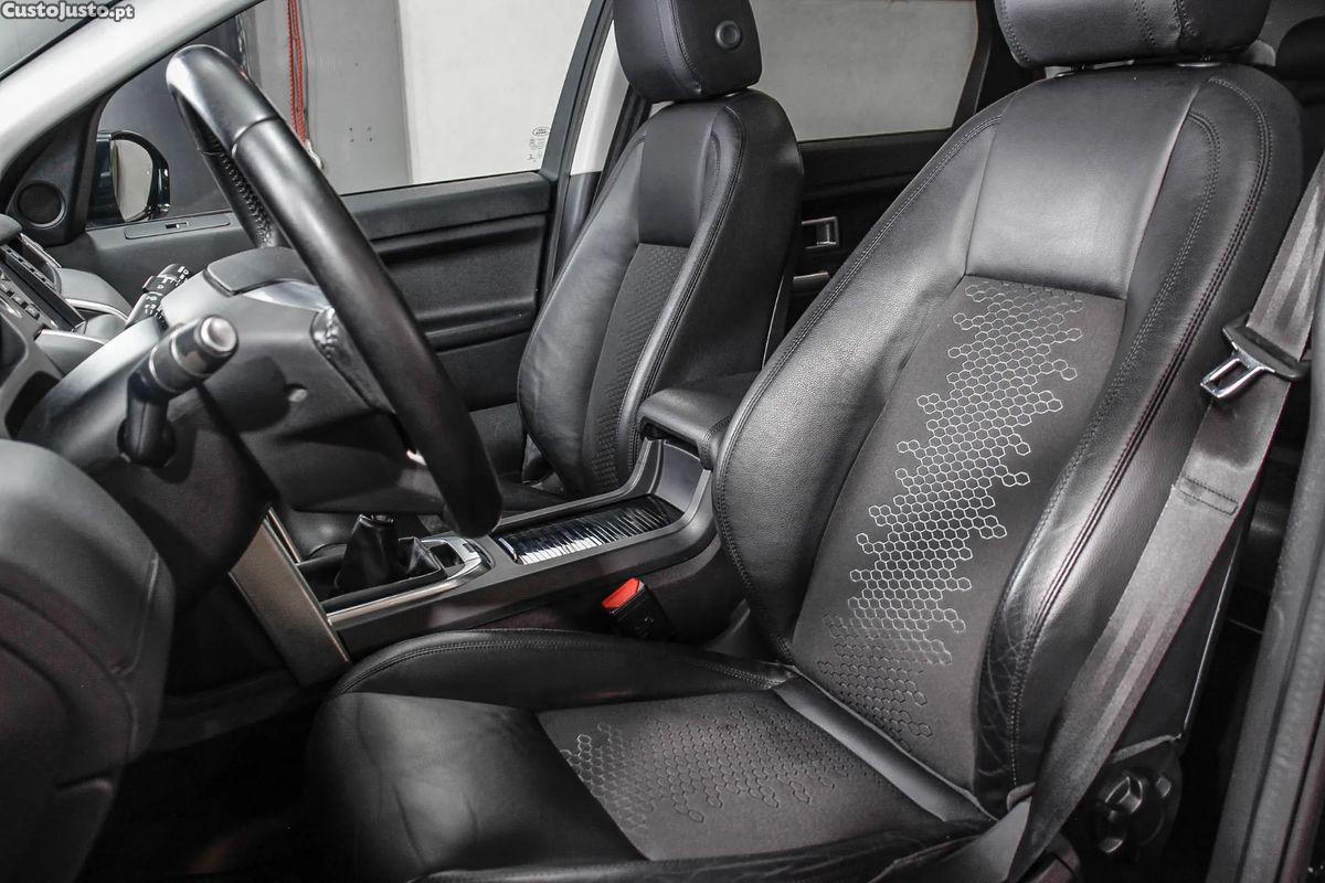 Land Rover Discovery Sport 2.0 eD4 SE — fotografia 17