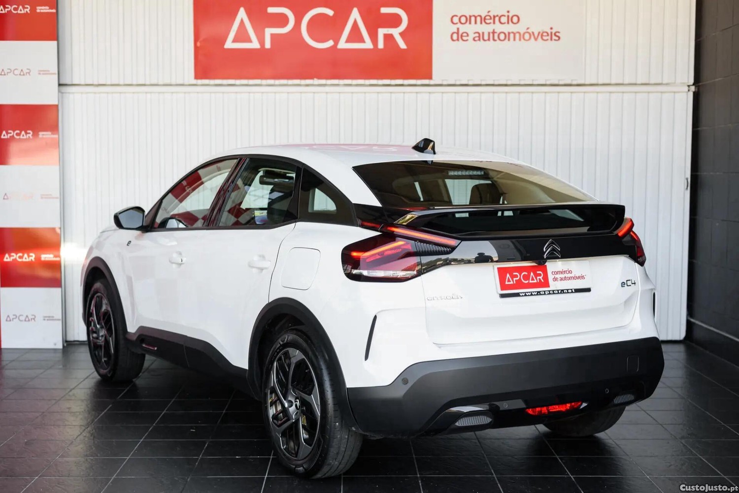 Citroën e-C4 50 kWh Autonomia Conforto Plus - 24 — photo 5