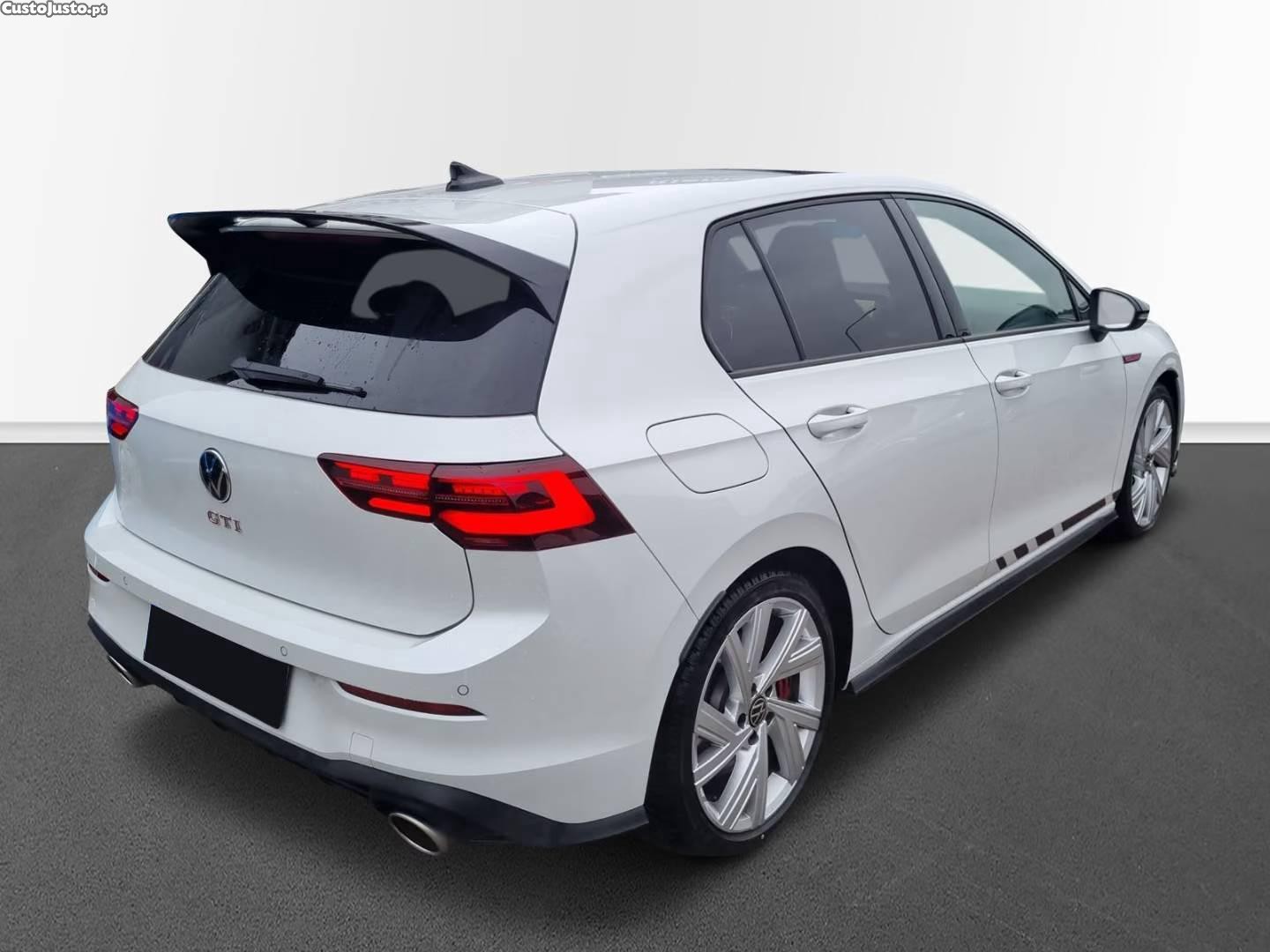 VW Golf 2.0 TSI GTI ClubSport Black Style DSG - 22 — photo 4