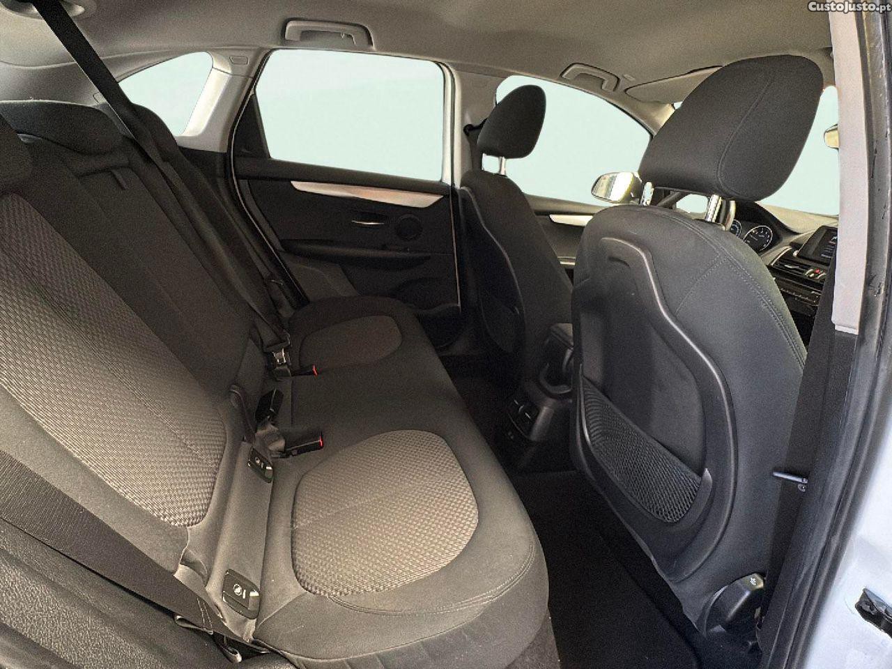 BMW 225 Active Tourer XE Advantage — fotografia 2