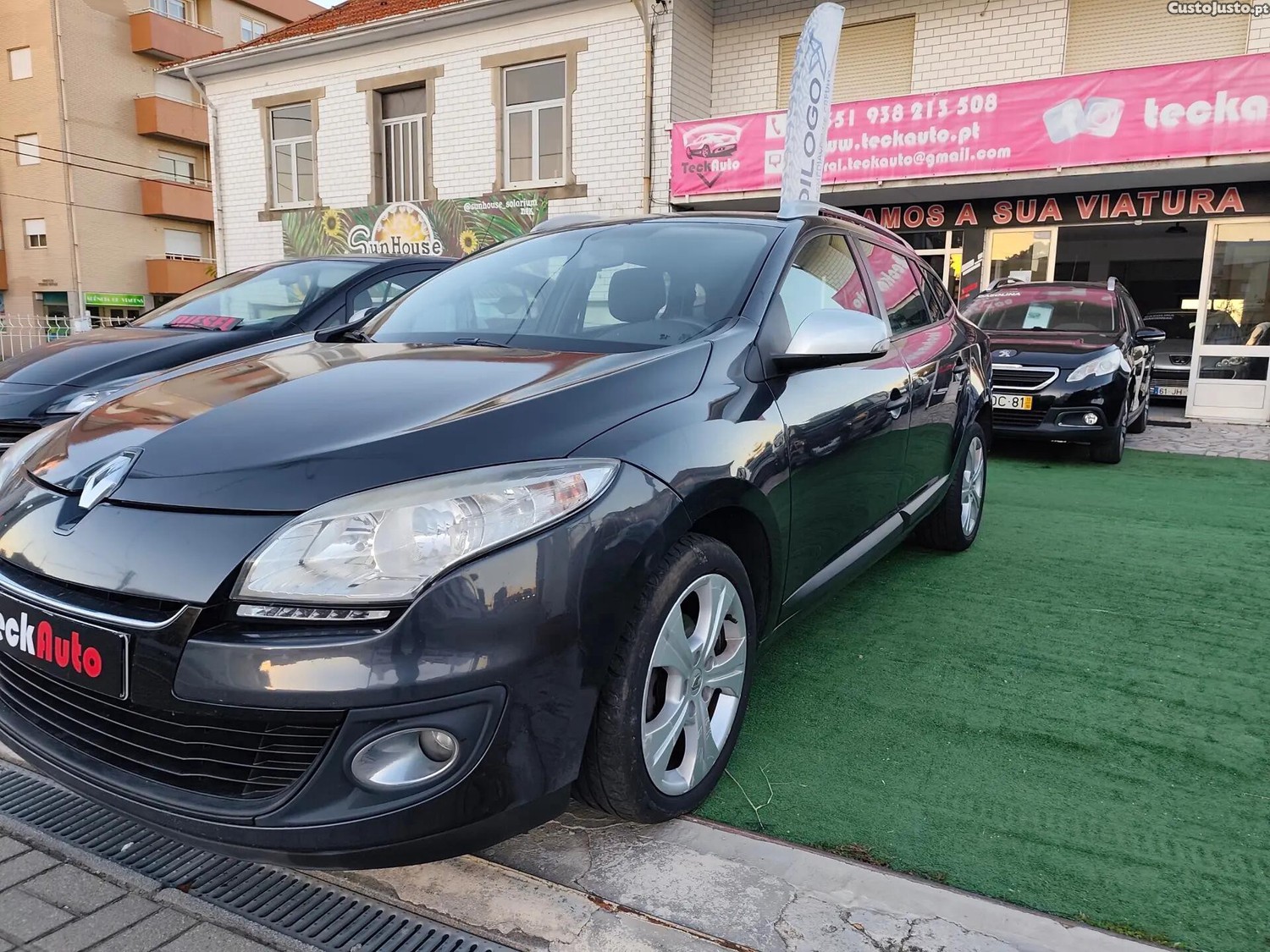 Renault Mégane 1.5 dCi Dynamique S - 12 — photo 3