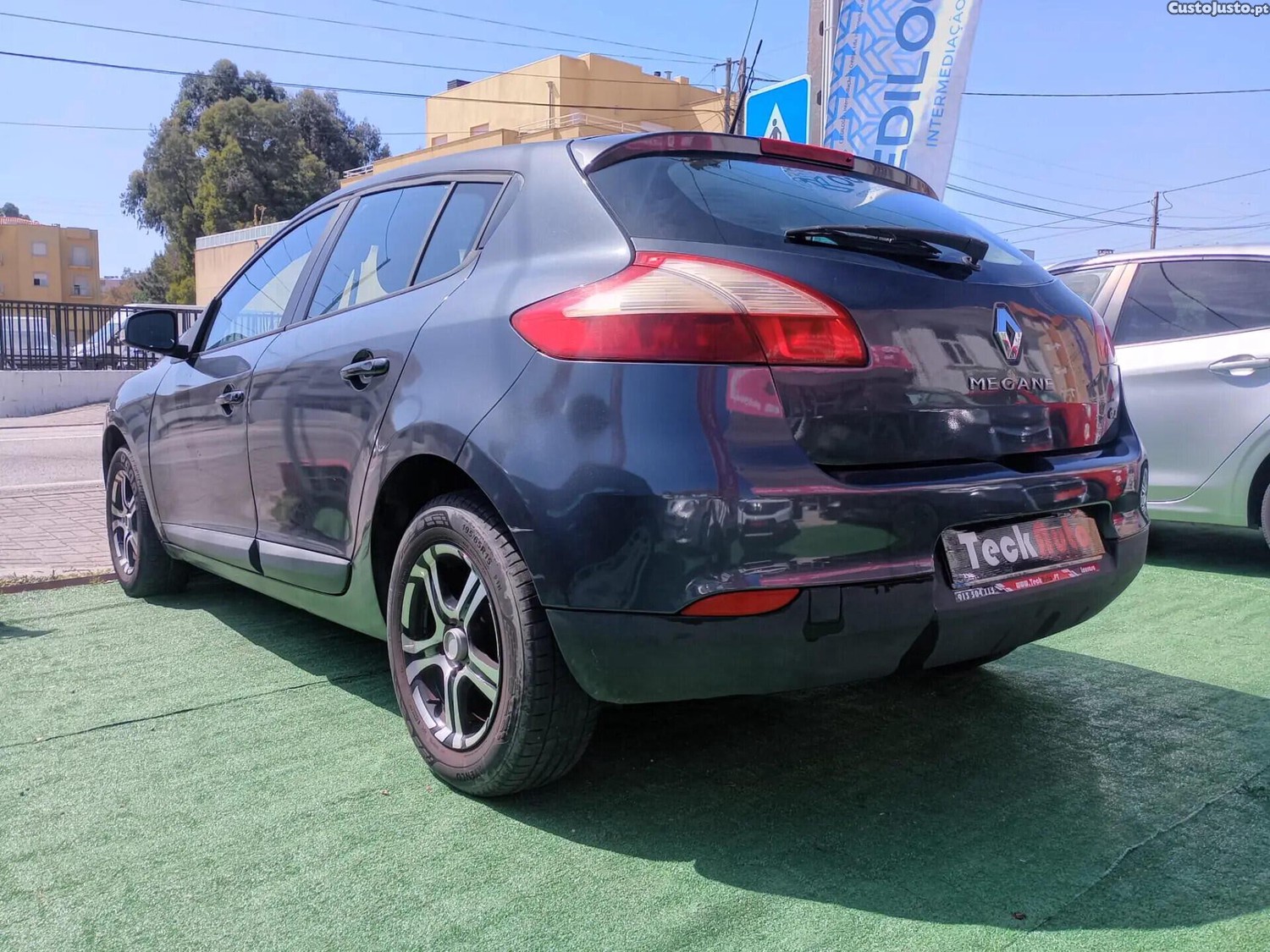 Renault Mégane 1.5 dCi Dynamique - 10 — photo 5