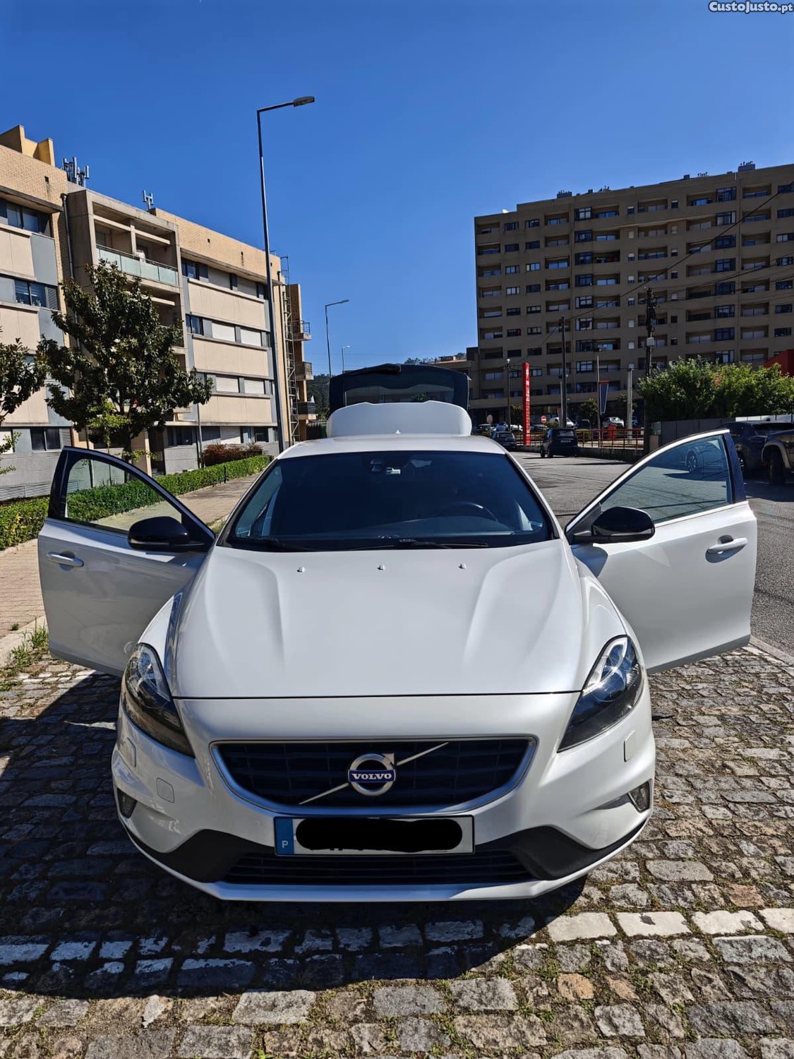 Volvo V40 D2 2.0 R-Design — photo 5