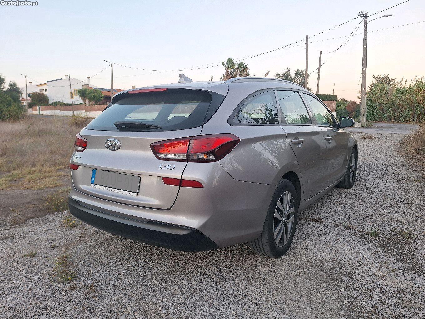 Hyundai i30 SW 1.6 CRDi - 18 — photo 4