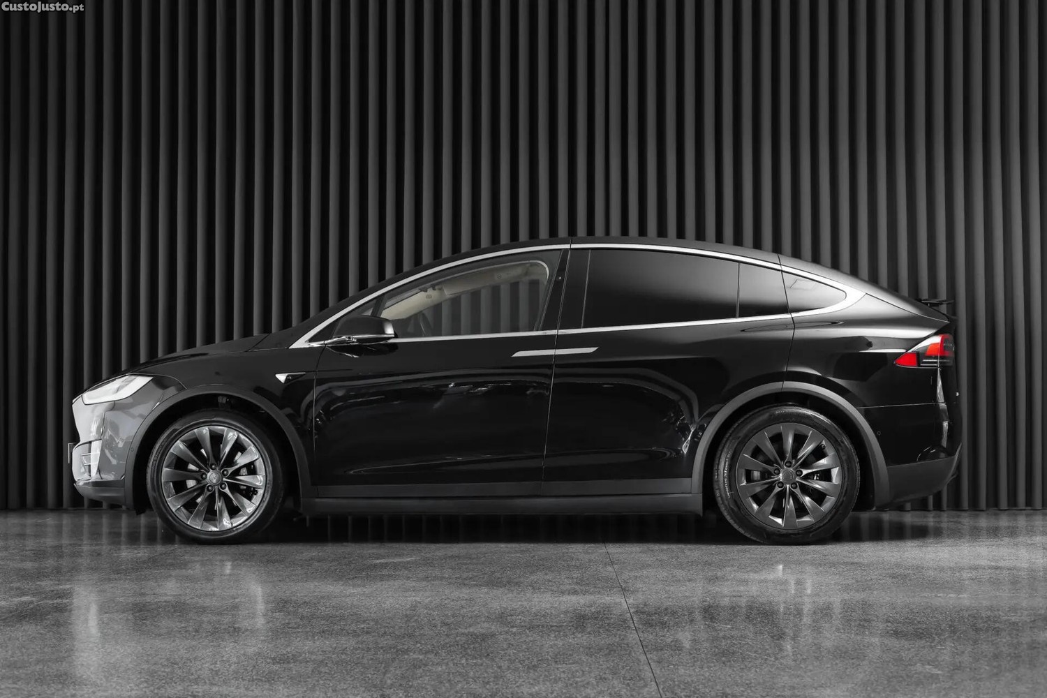 Tesla Model X 90D - 17 — photo 2