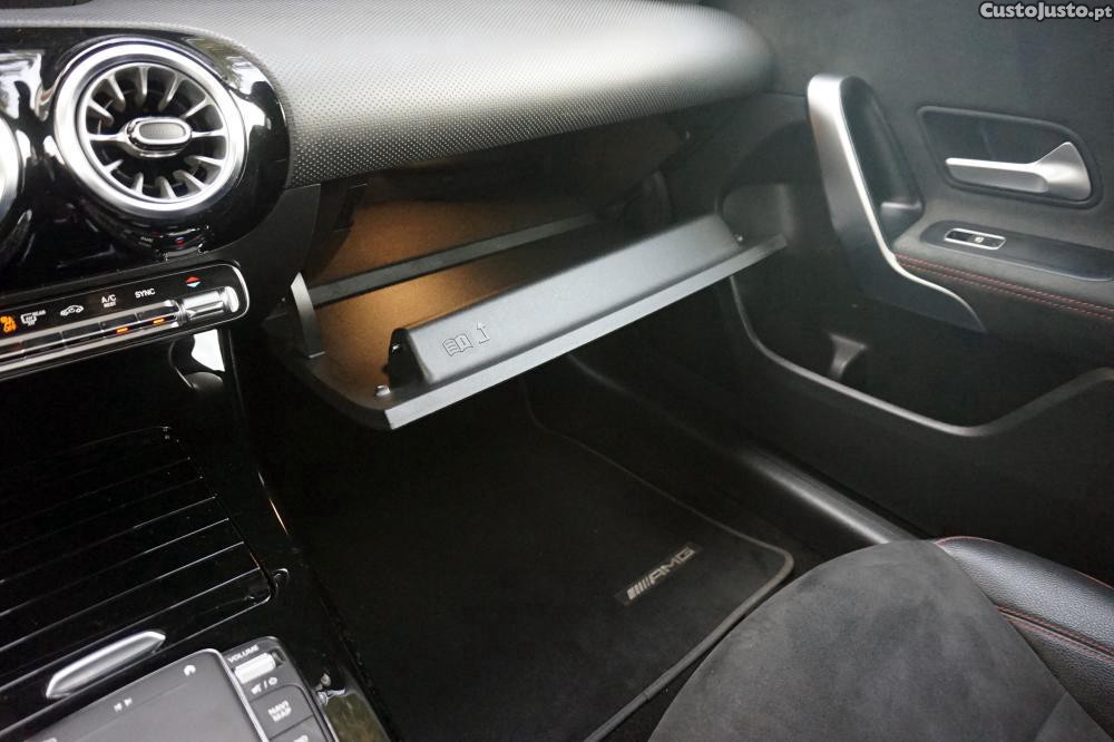 Mercedes-Benz A 180 d AMG Line Aut. — fotografia 2