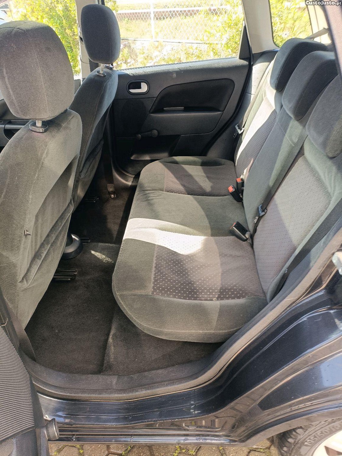 Ford Fiesta 1.4 hdi — fotografia 2