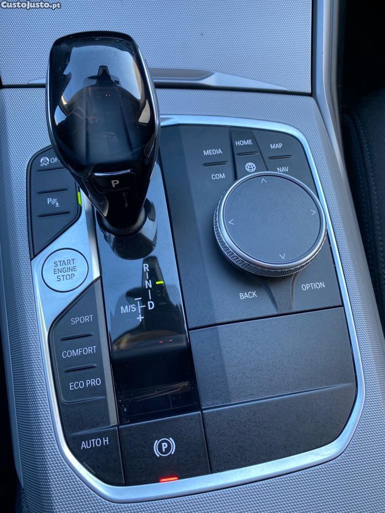 BMW 318 d Touring Auto — fotografia 11