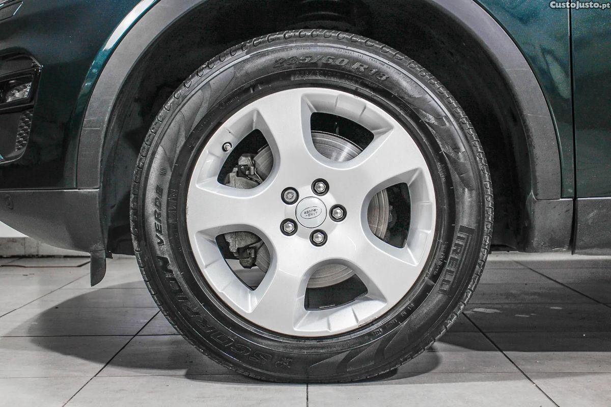 Land Rover Discovery Sport 2.0 eD4 SE — fotografia 13