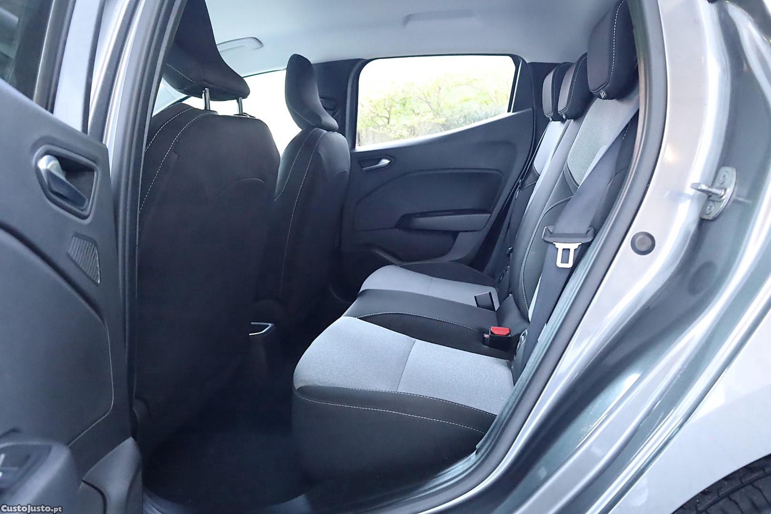 Renault Clio 1.0 TCe Evolution — fotografia 3