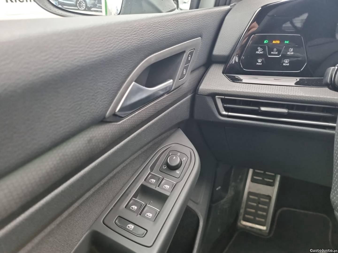 VW Golf 2.0 TSI GTI ClubSport Black Style DSG - 22 — photo 5