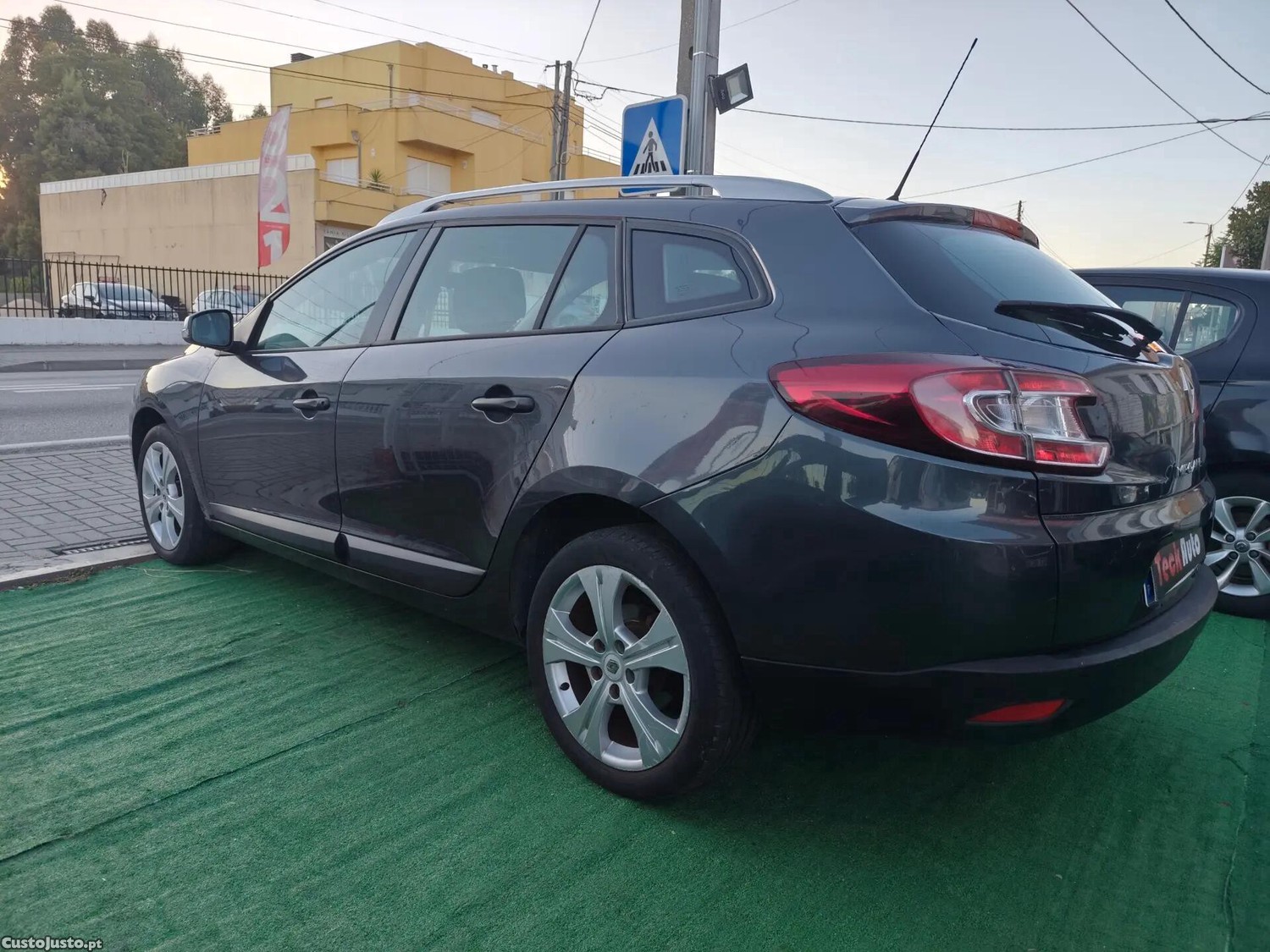 Renault Mégane 1.5 dCi Dynamique S - 12 — photo 4