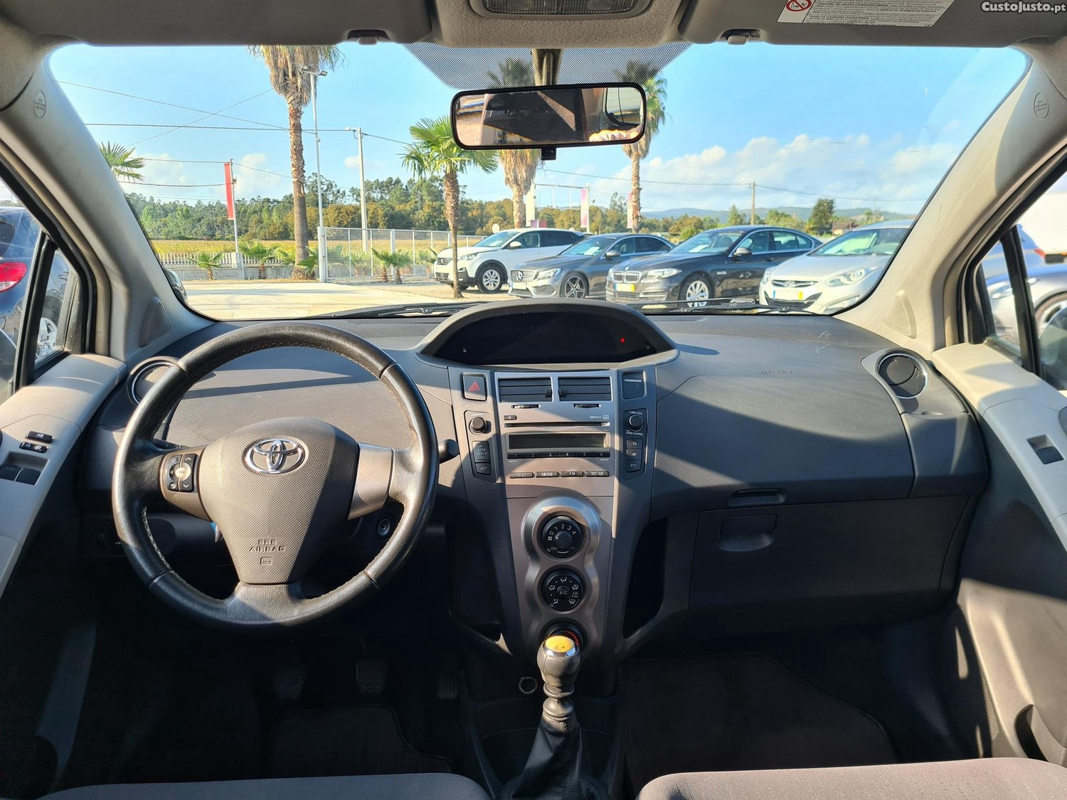Toyota Yaris 1.33 VVT-i 101cv — fotografia 5